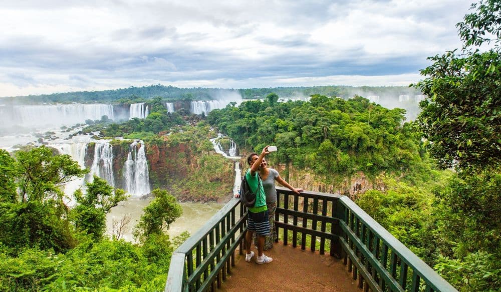 Fauna und Flora ohnegleichen: Die Iguazú-Fälle sind ein einmaliges Naturwunder zwischen Argentinien und Brasilien. Quelle: Viventura