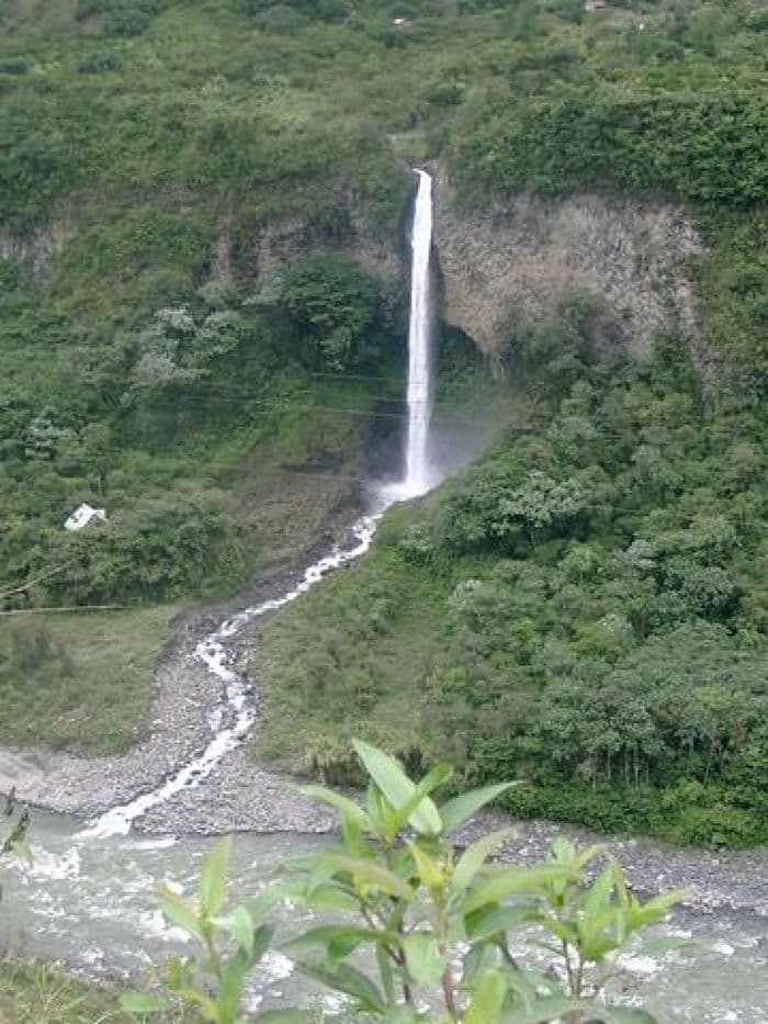 Einer der zahlreichen Wasserfälle